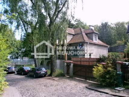 Dom w pierwszej linii zabudowy od morza 