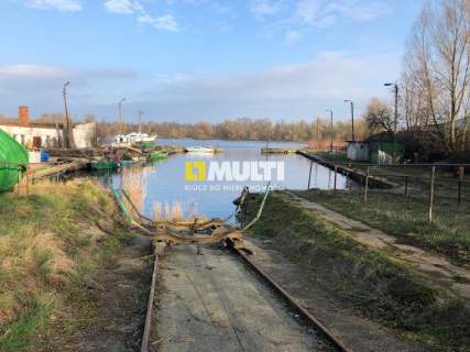 Działka nad Odrą z basenem portowym