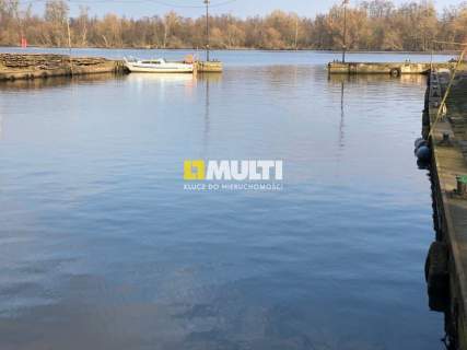 Działka nad Odrą z basenem portowym