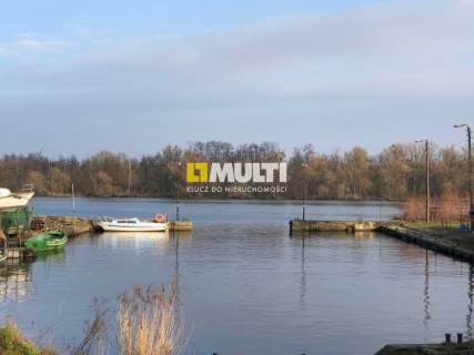 Działka nad Odrą z basenem portowym