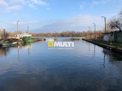 Działka nad Odrą z basenem portowym