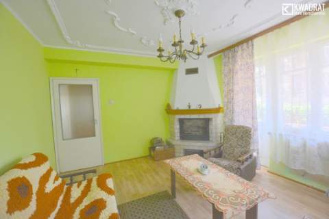 Dom w zabudowie bliźniaczej w centrum Komarowa