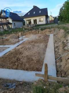 Działka budowlana - wylane fundamenty - Ogrodniczk