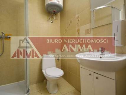 Dworek przy głównej drodze wylotowej z Lublina