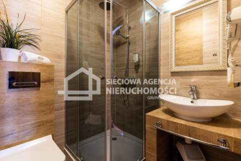 Hotel w Rumi przy głównej trasie 