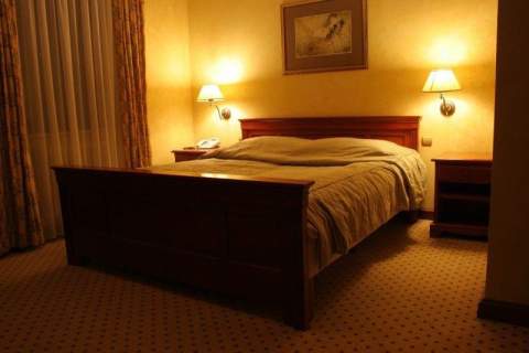 Funkcjonujący hotel w pięknym otoczeniu