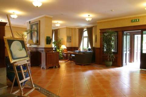 Funkcjonujący hotel w pięknym otoczeniu