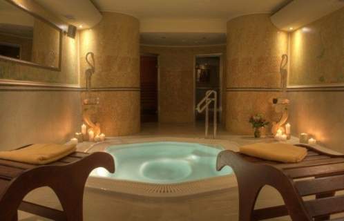 Funkcjonujący hotel w pięknym otoczeniu