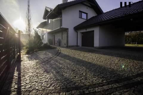Przestronny dom na dużej działce w Swoszowicach