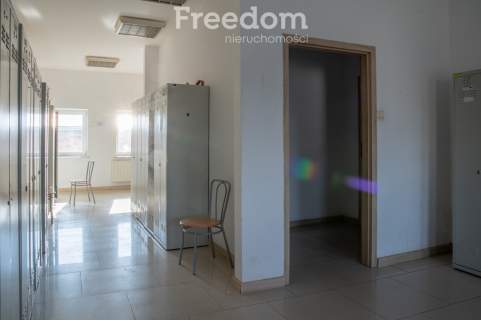 Obiekt magazynowo-produkcyjno-biurowy-2521m2-Radom