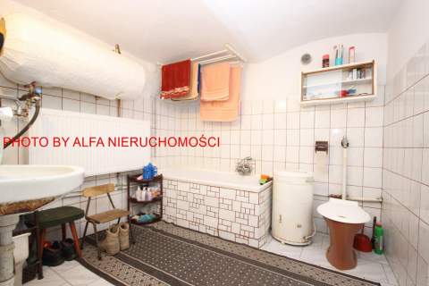Dom z zabudowaniami gospodarczymi-blisko Świdnicy 