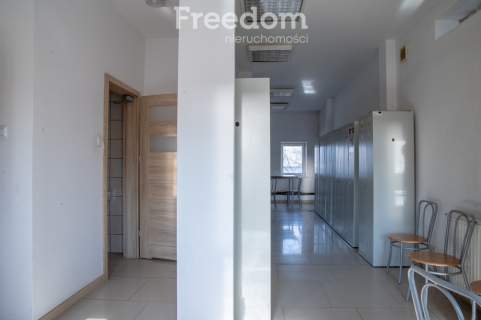 Obiekt magazynowo-produkcyjno-biurowy-2521m2-Radom