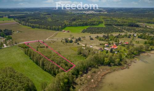 Działka z linią brzegową w Zawadach.