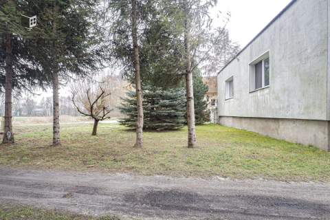 Dom wolnostojący, działka 6400 m2, budynek gospodarczy
