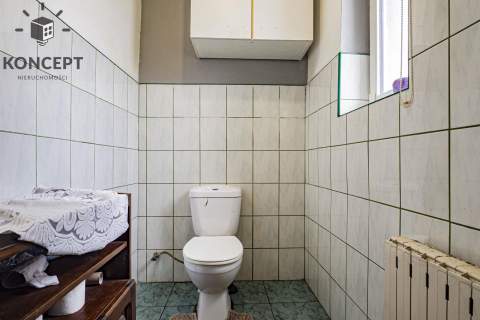 Dom wolnostojący, działka 6400 m2, budynek gospodarczy