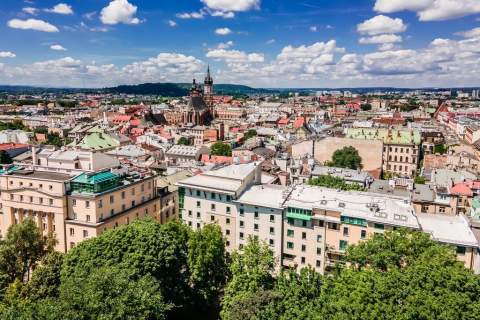 Biuro z widokiem na Planty i miejscem postojowym