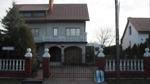 Dom z białej cegły na działce 2000 m2