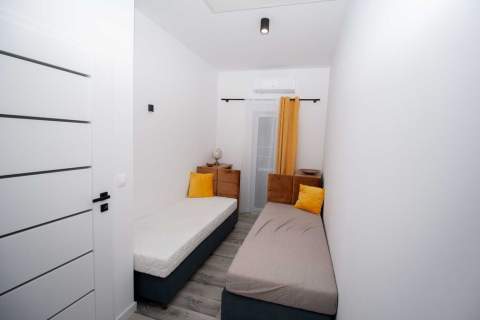 Apartament, pow. 62m2, 3 pokoje, ogródek, parking.