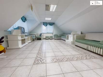 DOM, SALA BANKIETOWA, STAJNIA, 9HA DZIAŁKI 