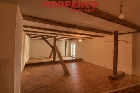 Lokal usługowy, pow. ok 400 m2, piętro 2/3, Rynek