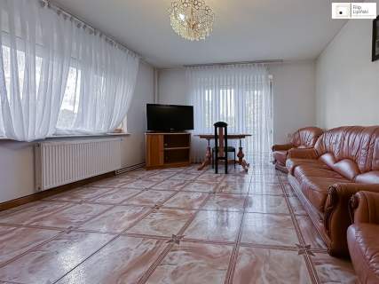 DOM, SALA BANKIETOWA, STAJNIA, 9HA DZIAŁKI 