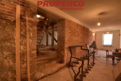 Lokal usługowy, pow. ok 400 m2, piętro 2/3, Rynek
