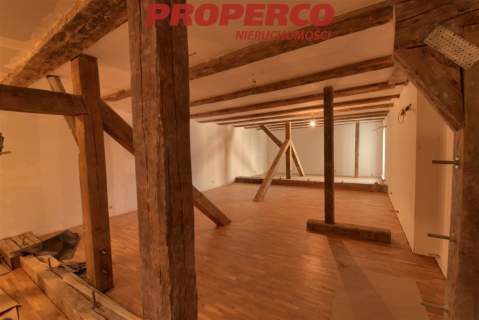 Lokal usługowy, pow. ok 400 m2, piętro 2/3, Rynek
