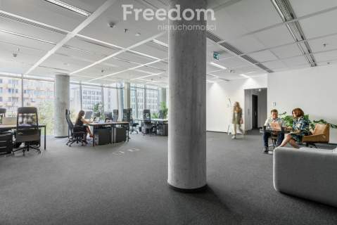 Biuro w nowoczesnej przestrzeni coworkingowej 