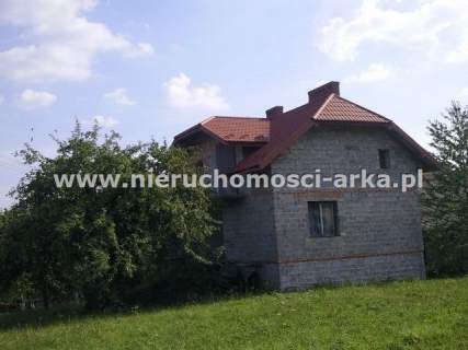 Dom w stanie surowym w widokowym miejscu