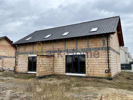 Nowoczesny i praktyczny dom z tarasem w Dąbczu