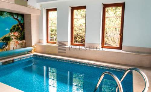 Luksusowy dom z basenem, oranżerią i sauną WIDEO