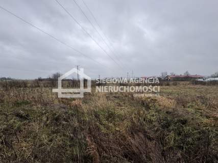 Atrakcyjna działka przy głównej drodze w Redzie