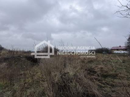 Atrakcyjna działka przy głównej drodze w Redzie