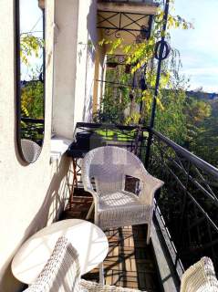 Apartament w stylowej kamienicy z balkonem