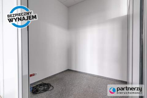 Powierzchnie biurowe w nowoczesnym budynku z windą