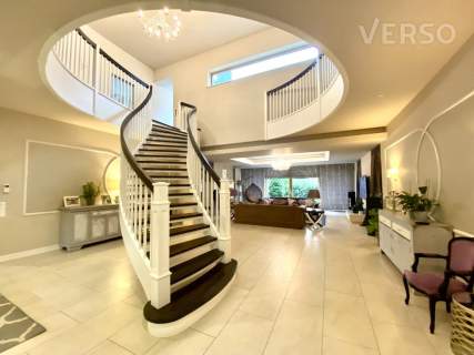 Luksusowa rezydencja basen jezioro las 