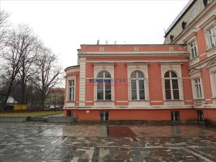 Do sprzedaży budynek pałacowy w centrum Legnicy.