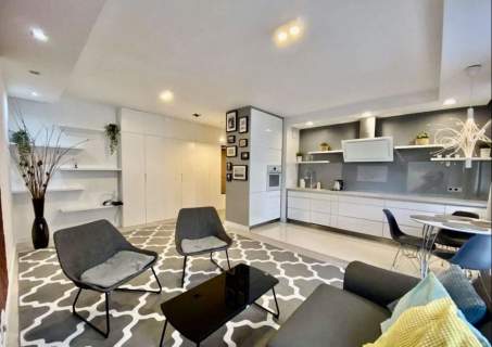 Apartament przy metrze