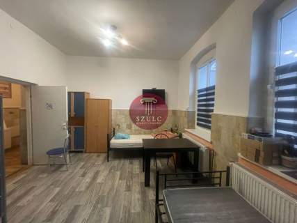 Lokal w centrum z miejscami parkingowymi