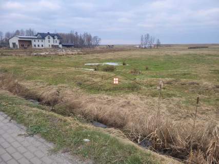 Działka w Nowym Dzikowie przy drodze głównej