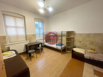 Lokal w centrum z miejscami parkingowymi
