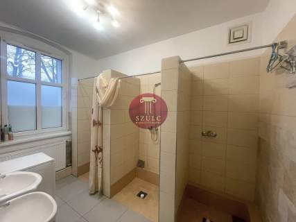 Lokal w centrum z miejscami parkingowymi