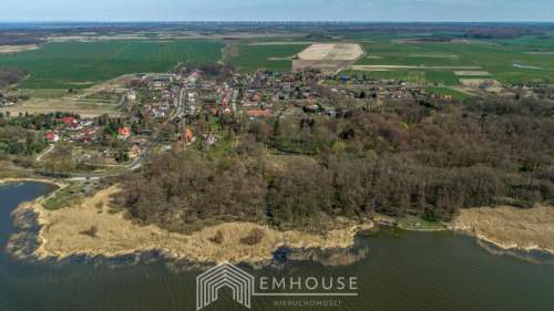 Działka nad jeziorem