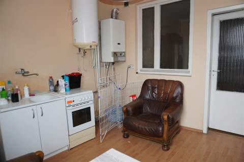 BUDYNEK W CENTRUM MUROWANEJ GOŚLINY