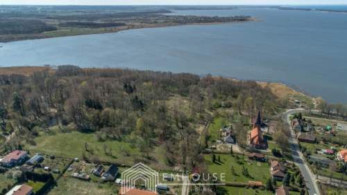 Działka nad jeziorem