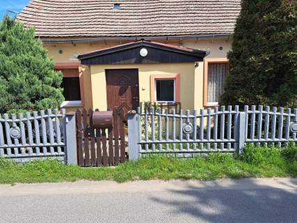 Dom wolnostojący z ogrodem w Ratowicach