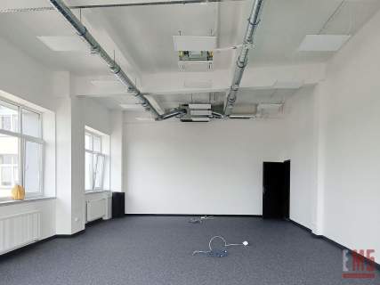 88 m2 open space w nowoczesnym budynku