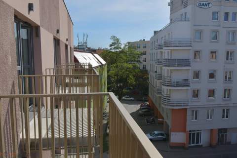 Słoneczna kawalerka z balkonem, centrum 2100zł