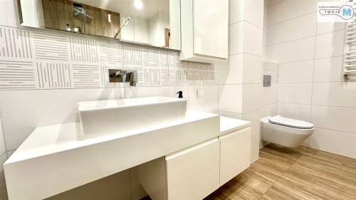 3 Pokoje w apartamentowcu z dużym tarasem.