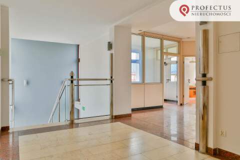 Obiekt 3300 m2 hale biura działka 2 ha suwnica S6